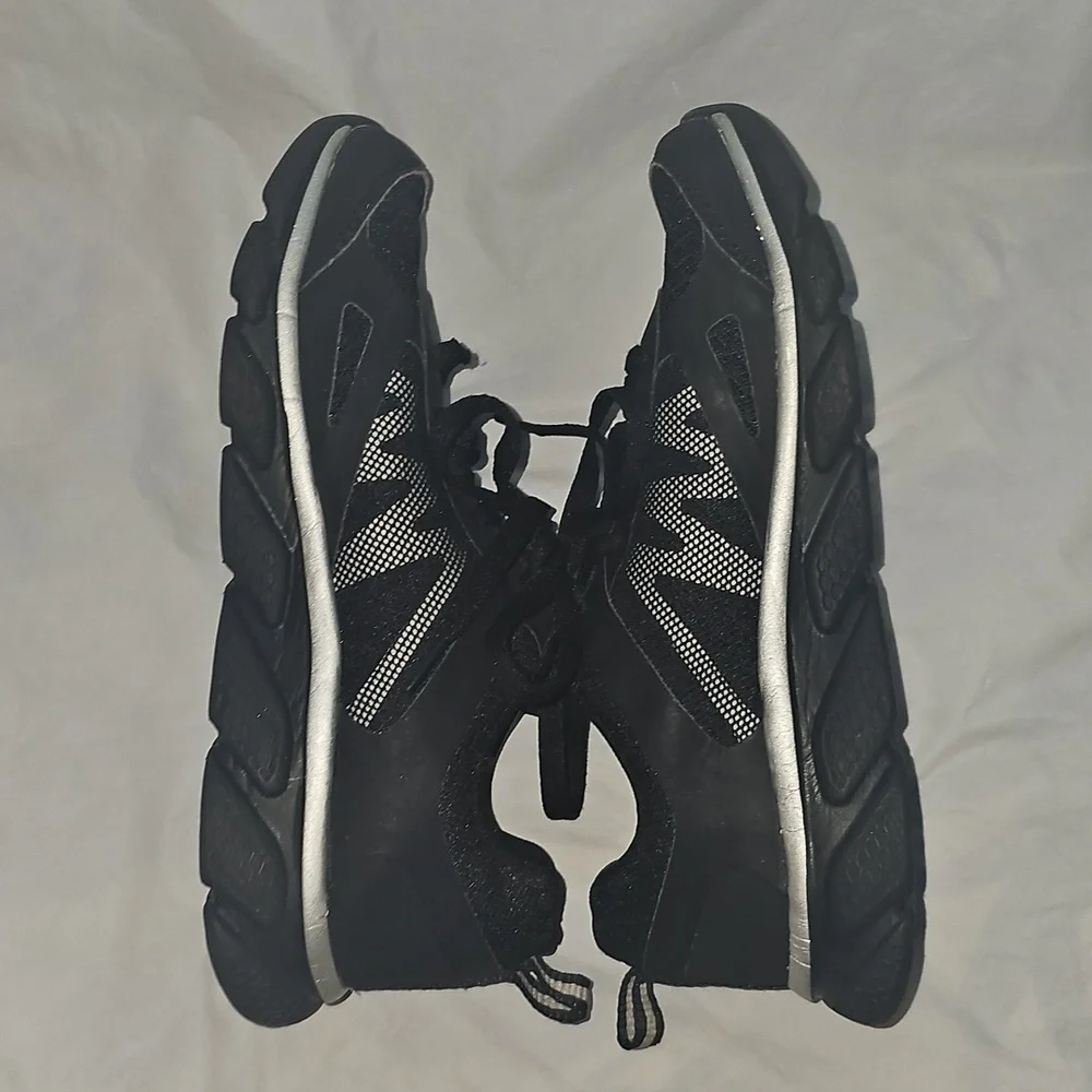 Starter Black Lace Up Sneakers Youth Size 3, Used